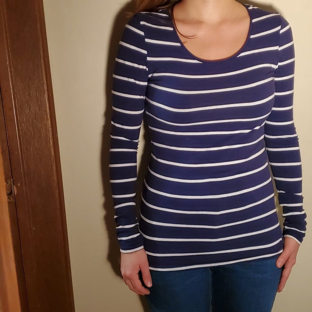 HM curve hugging navy&white stripe long sleeve top